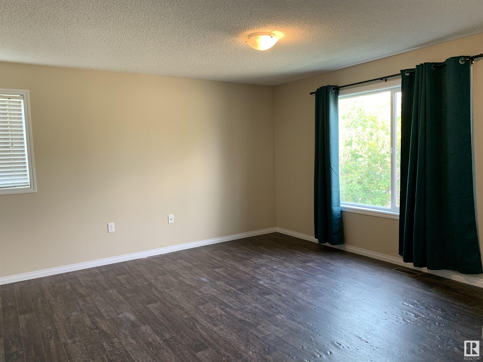 Photo 15 of 11824 93 St Nw, Edmonton AB