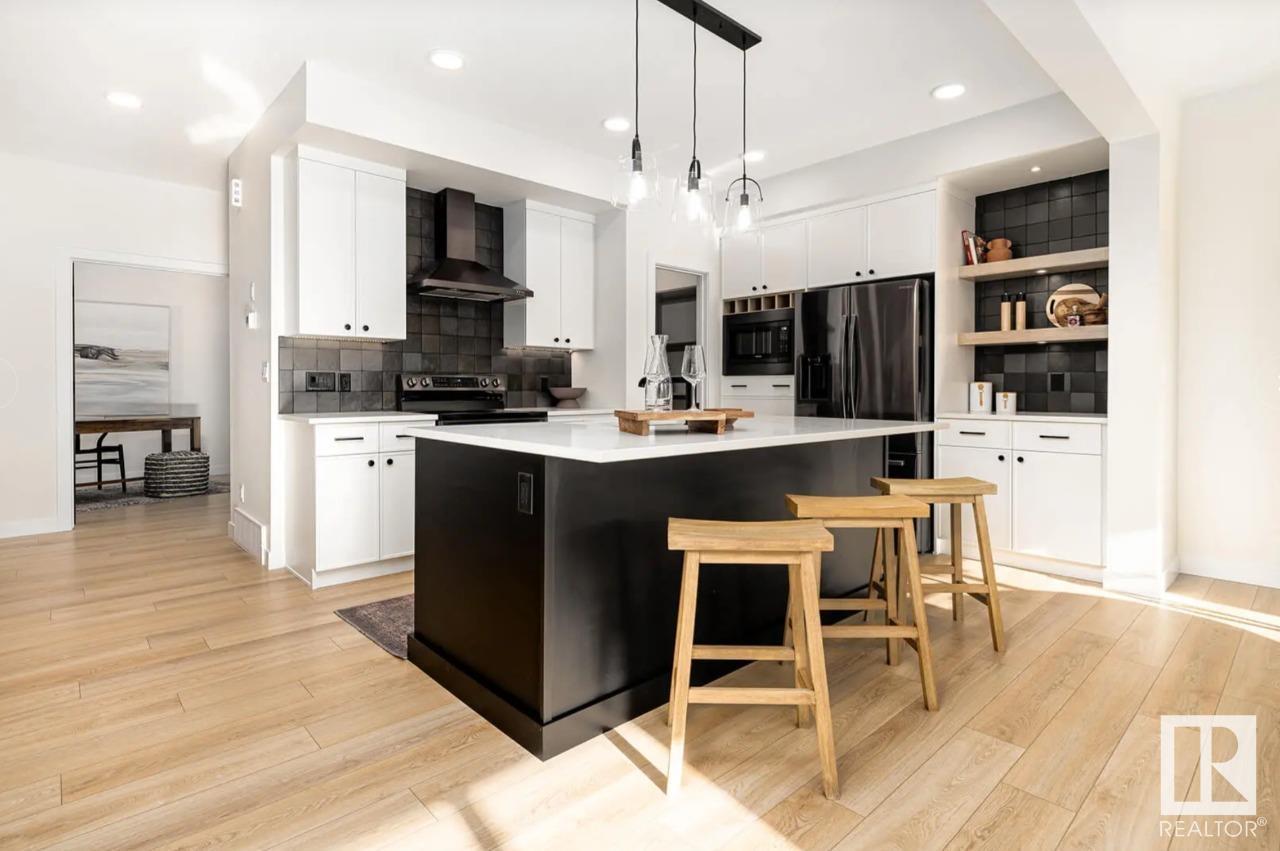 Photo 6 of 2807 5 Av Sw, Edmonton AB