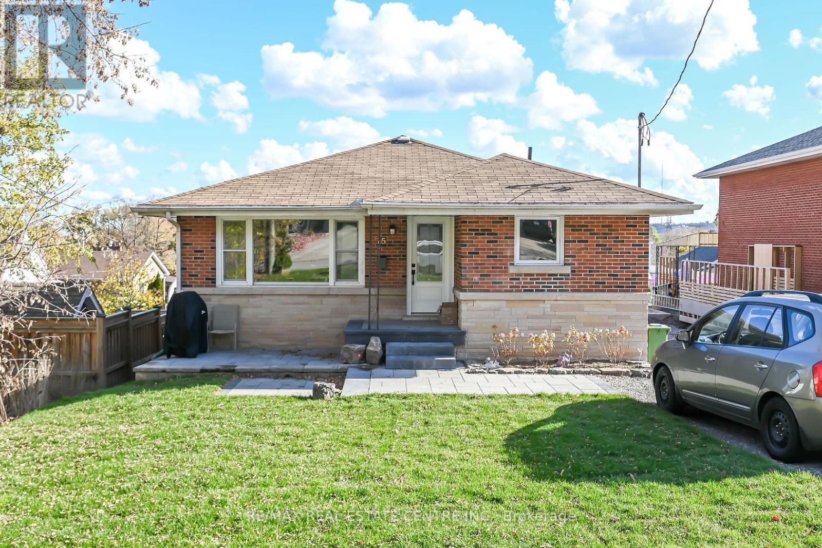 Single Family House Bungalow for Sale in A   KIMBERLY DRIVE Hamilton (Rosedale) 