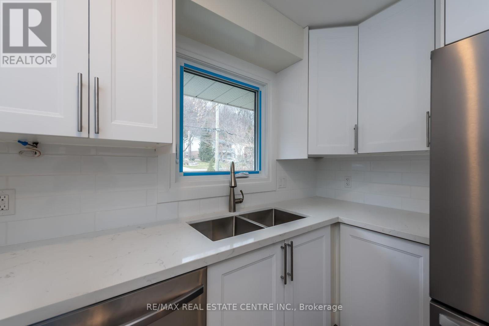 Single Family House Bungalow for Sale in A   KIMBERLY DRIVE Hamilton (Rosedale) 