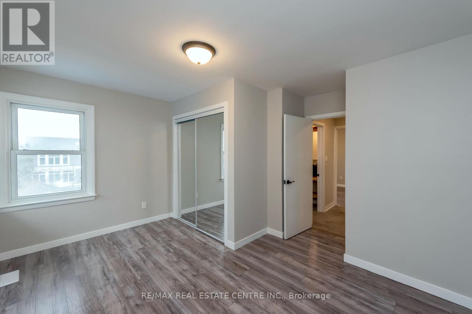 Single Family House Bungalow for Sale in A   KIMBERLY DRIVE Hamilton (Rosedale) 