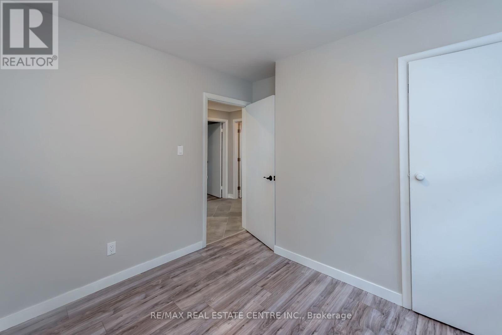 Single Family House Bungalow for Sale in A   KIMBERLY DRIVE Hamilton (Rosedale) 