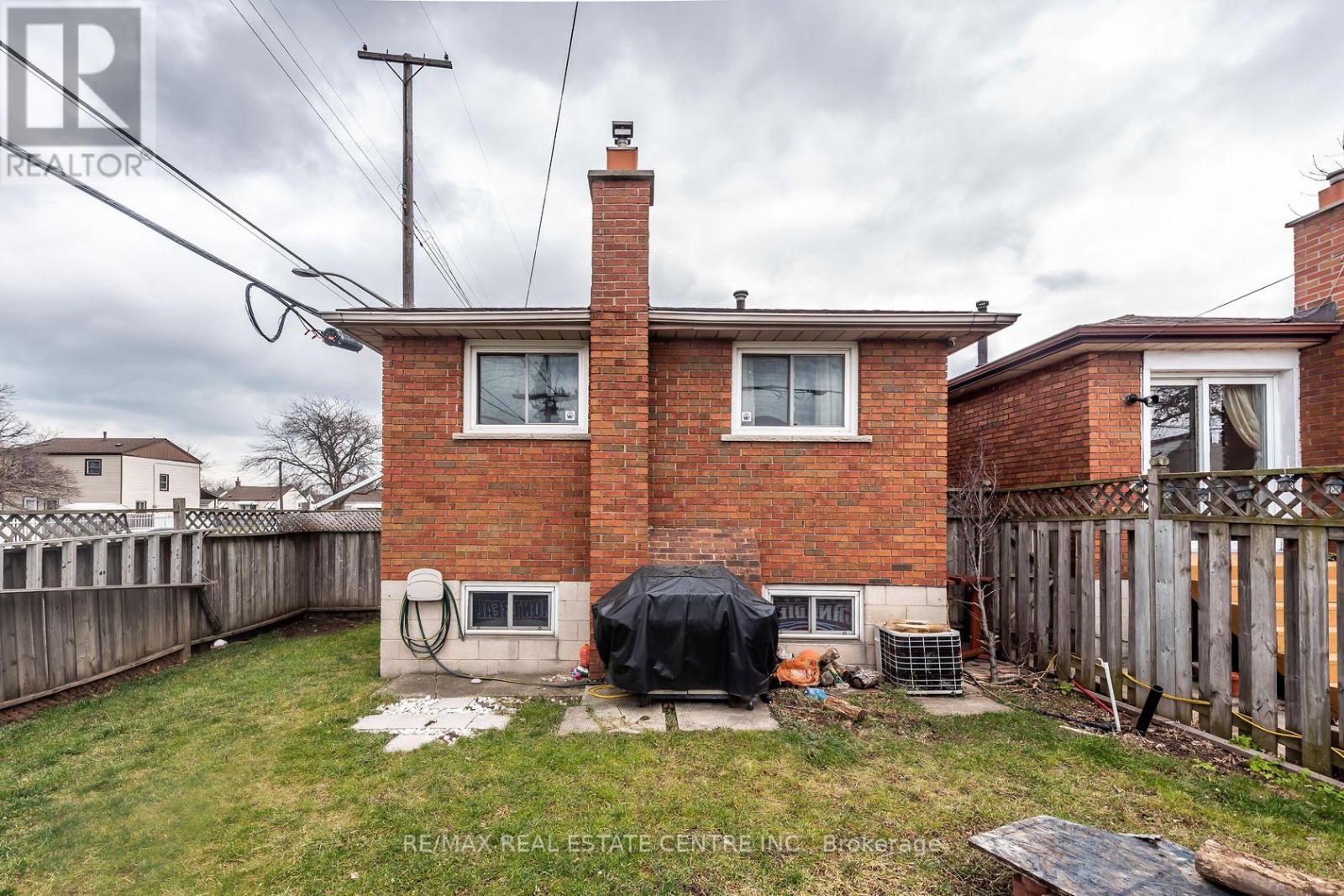 Single Family House Bungalow for Sale in A   KIMBERLY DRIVE Hamilton (Rosedale) 