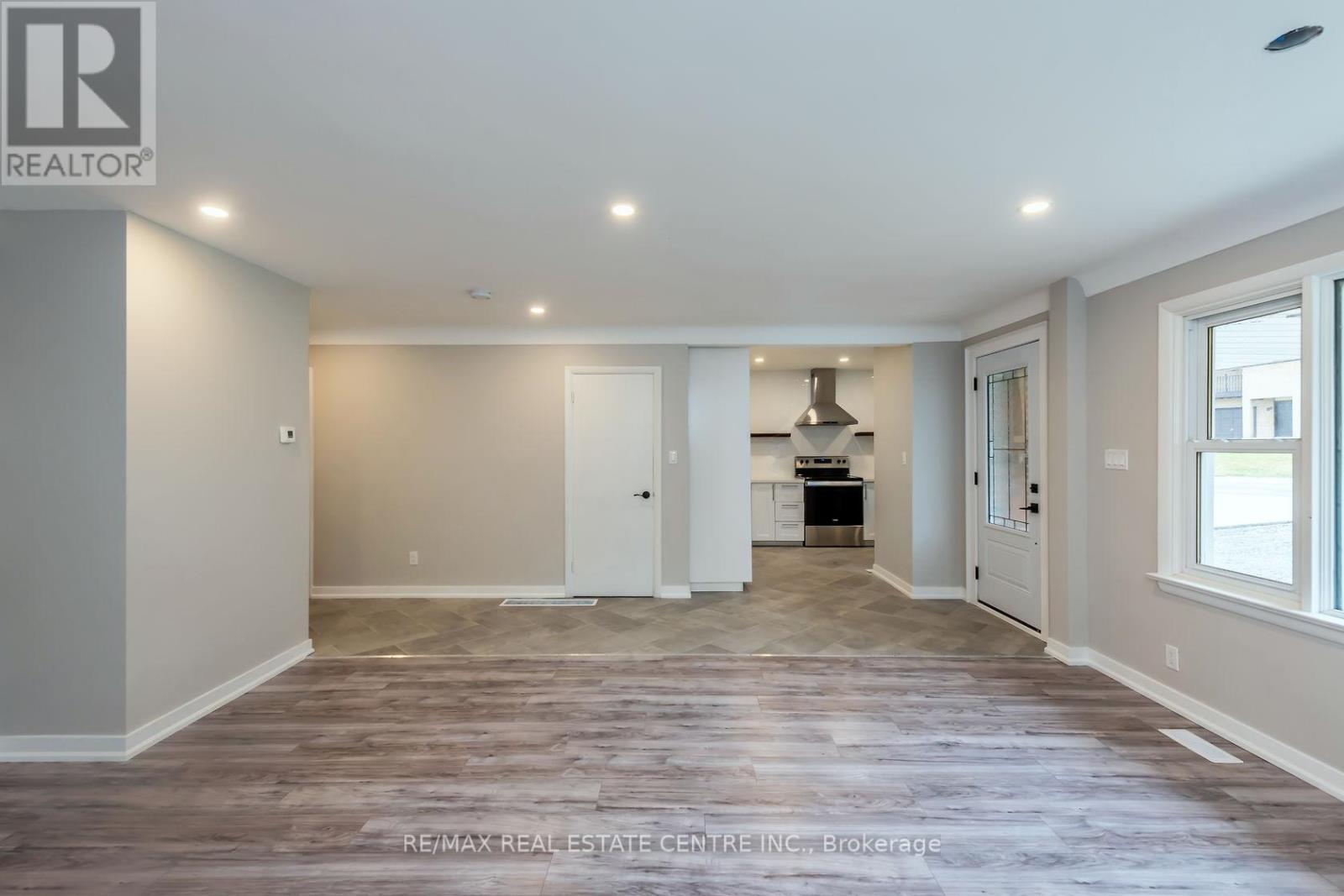 Single Family House Bungalow for Sale in A   KIMBERLY DRIVE Hamilton (Rosedale) 