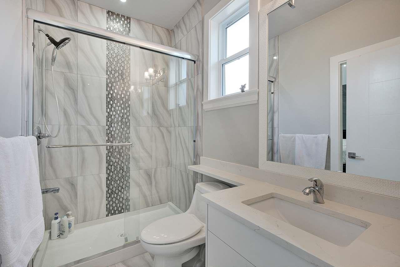 Photo 4 of 7715 154 A Street, Surrey BC