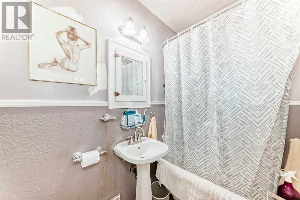 Single Family House Bungalow for Sale in   Avenue NE Highland Park Calgary 