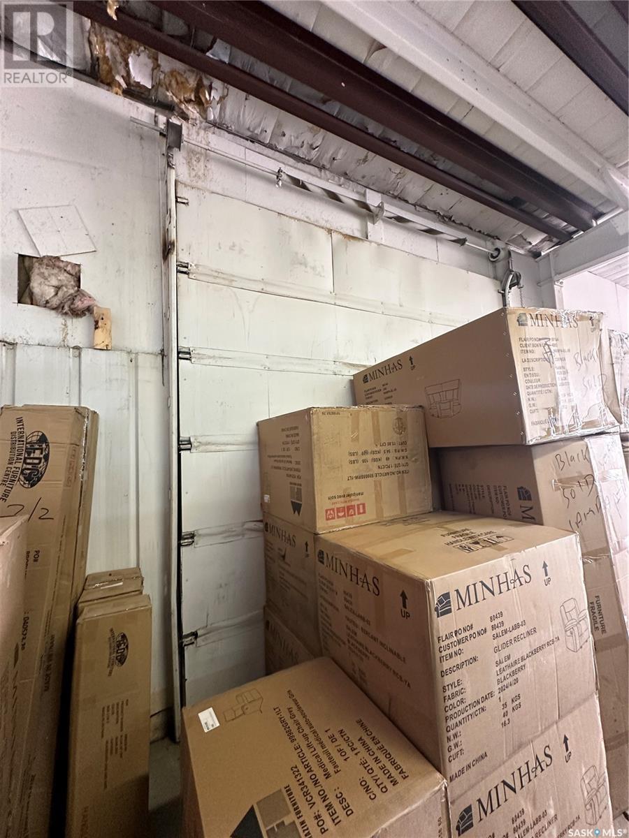 2 464 Broadway STREET E — photo 18