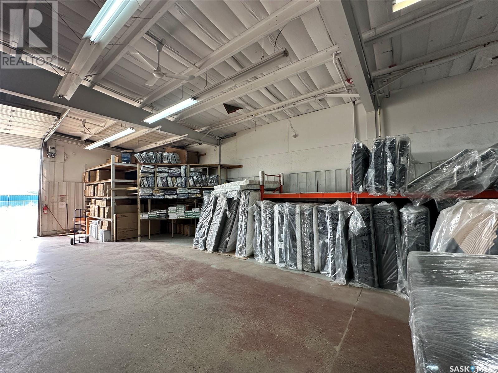 2 464 Broadway STREET E — photo 32