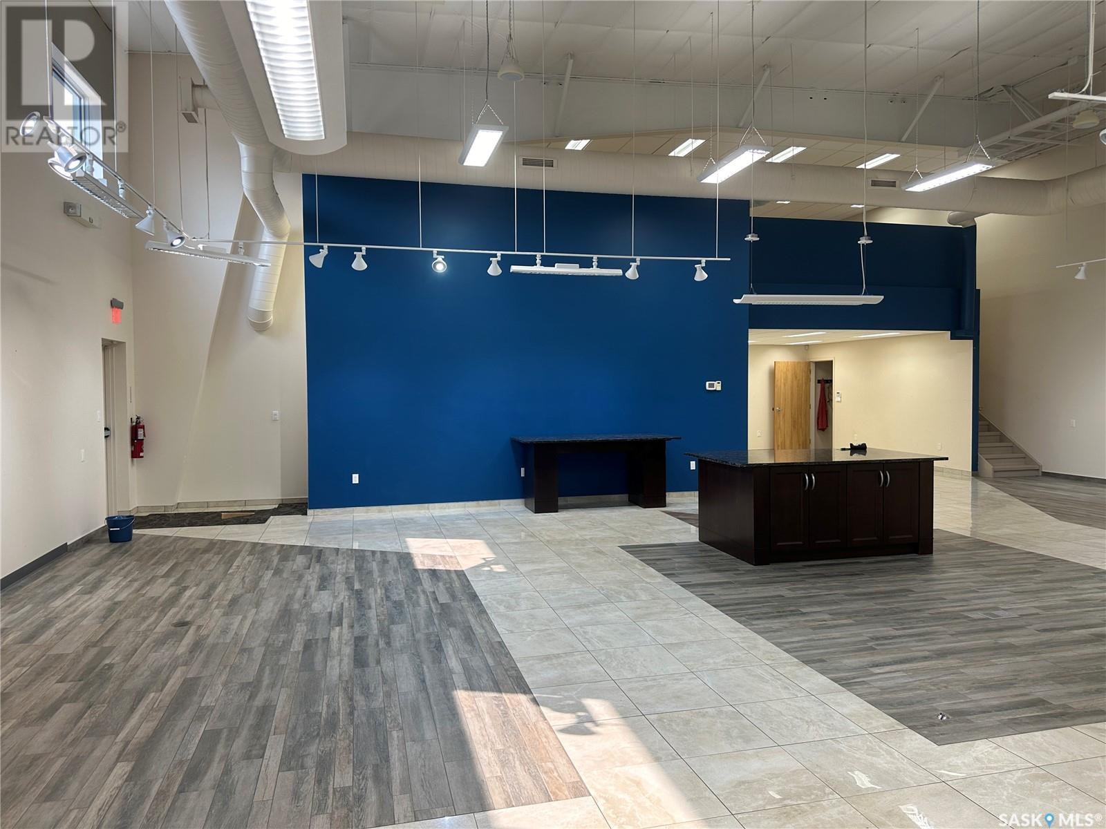 2 464 Broadway STREET E — photo 36