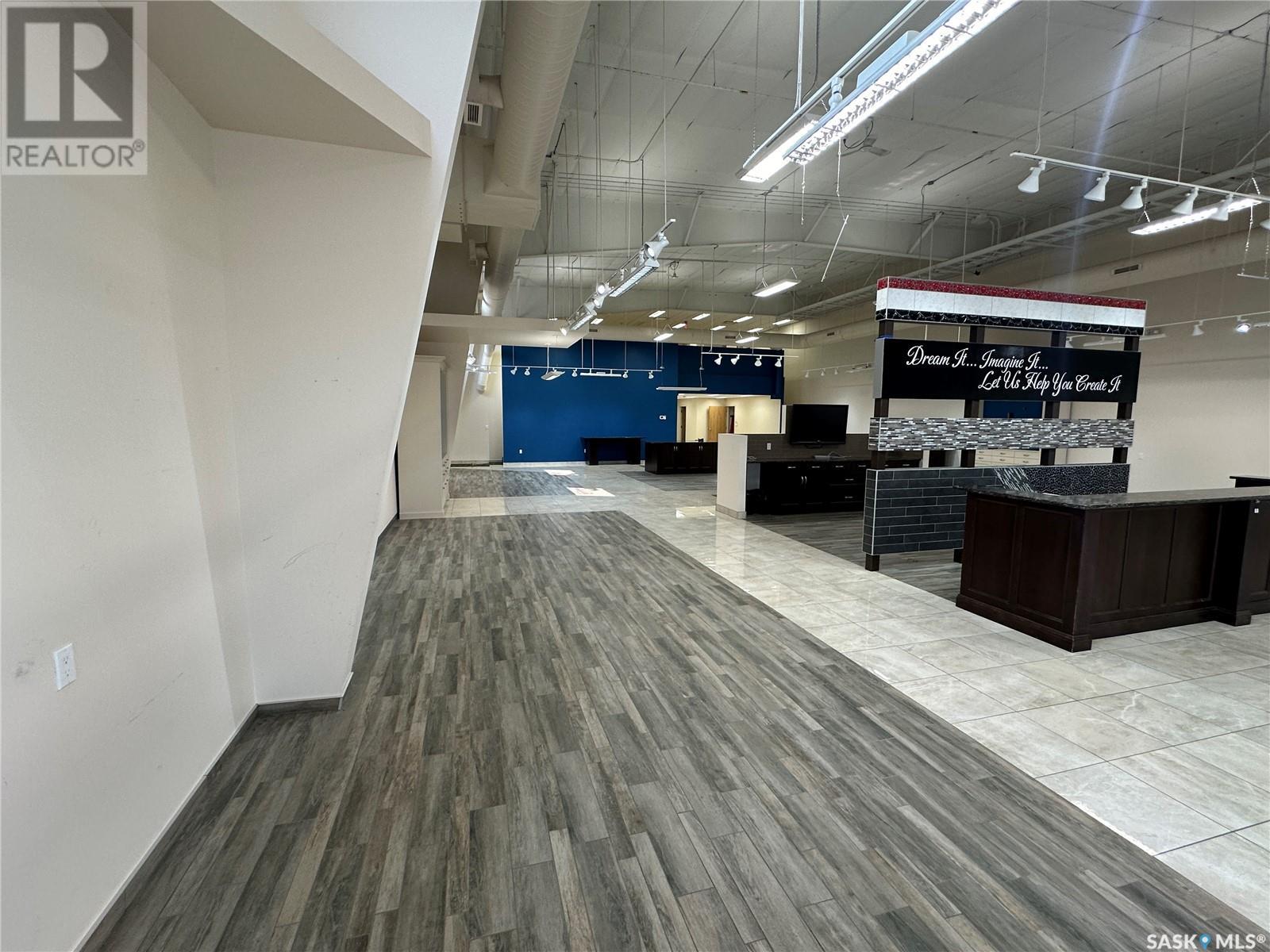 2 464 Broadway STREET E — photo 6