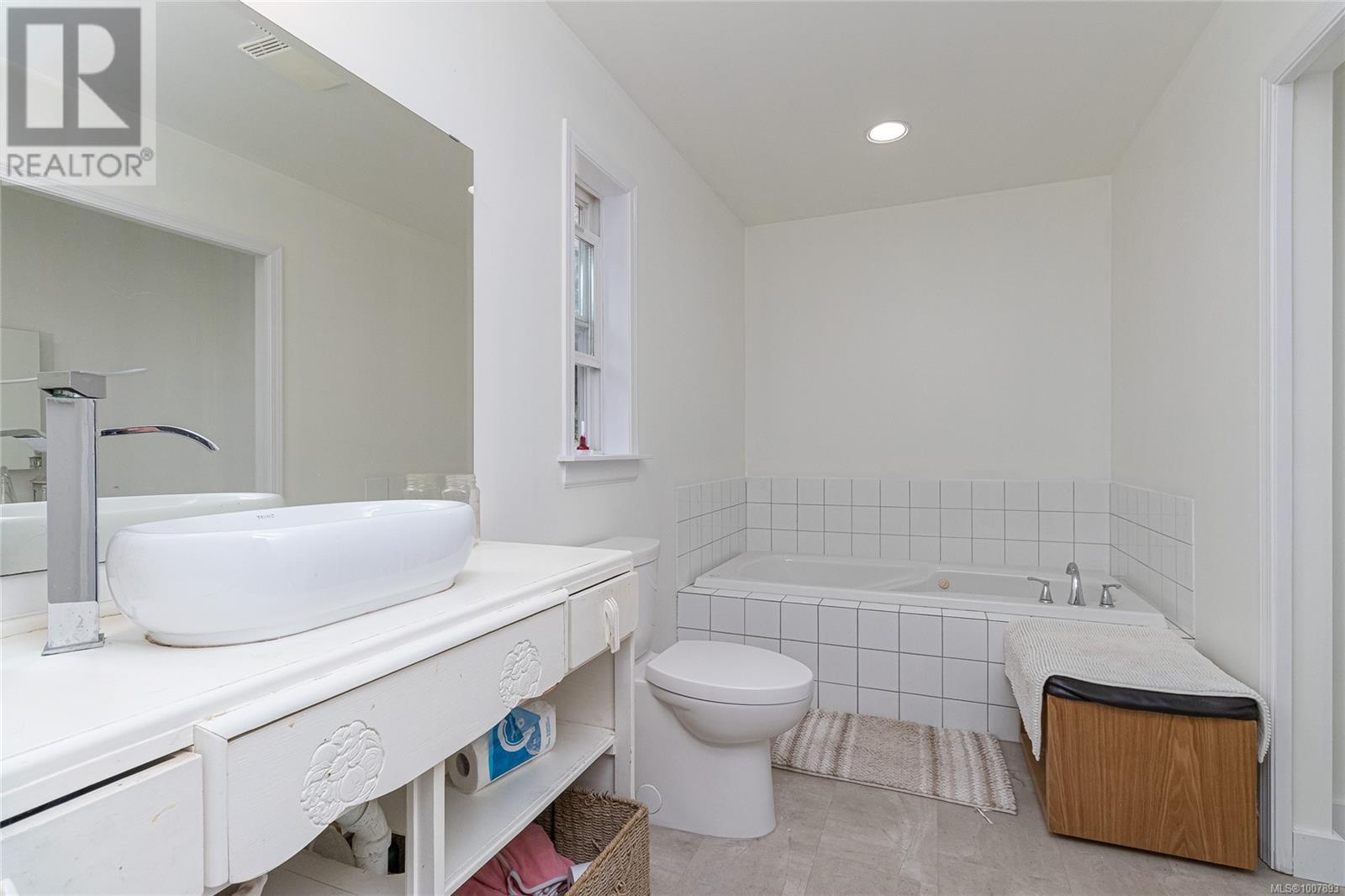 Photo 21 of 2466 Galland Ave, Shawnigan Lake BC