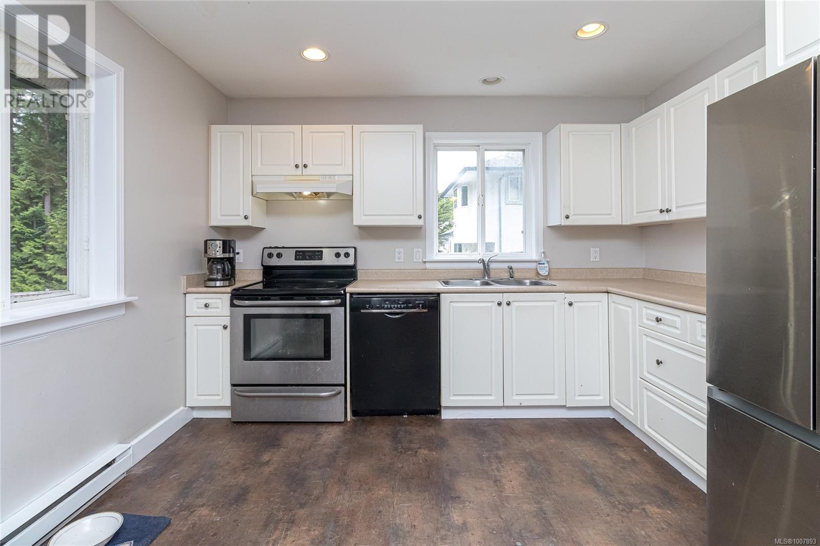 Photo 35 of 2466 Galland Ave, Shawnigan Lake BC