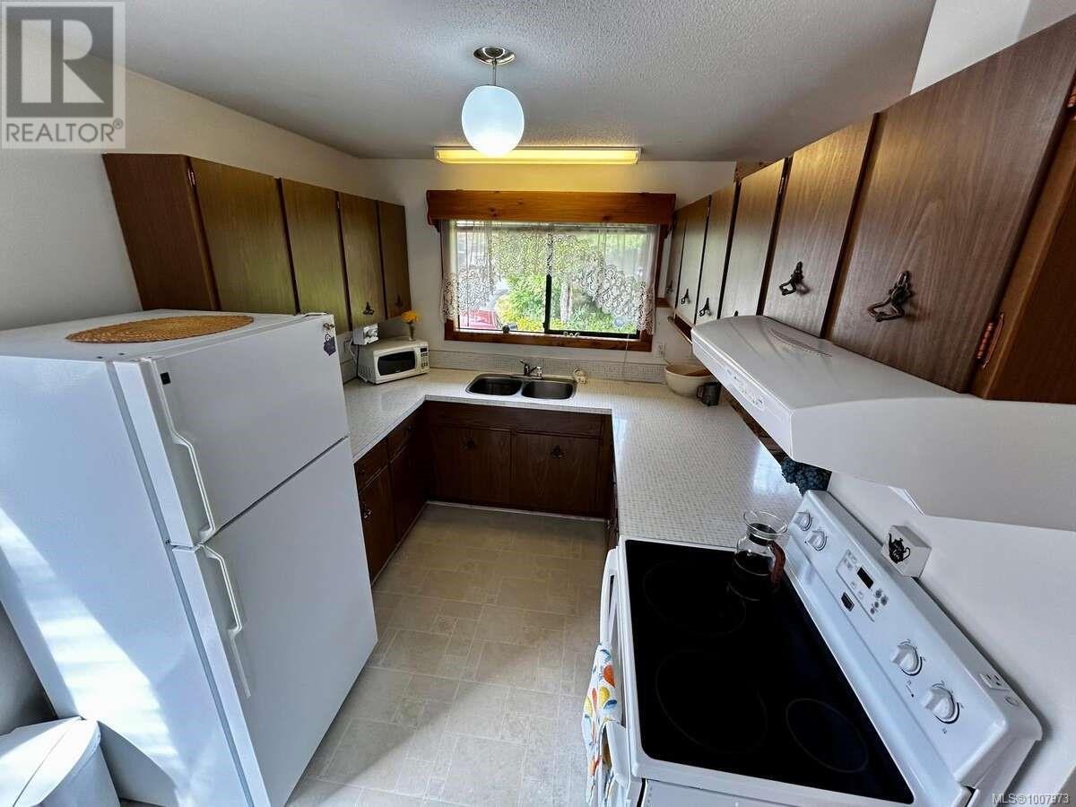 6965 Nahwitti Ave, Port Hardy