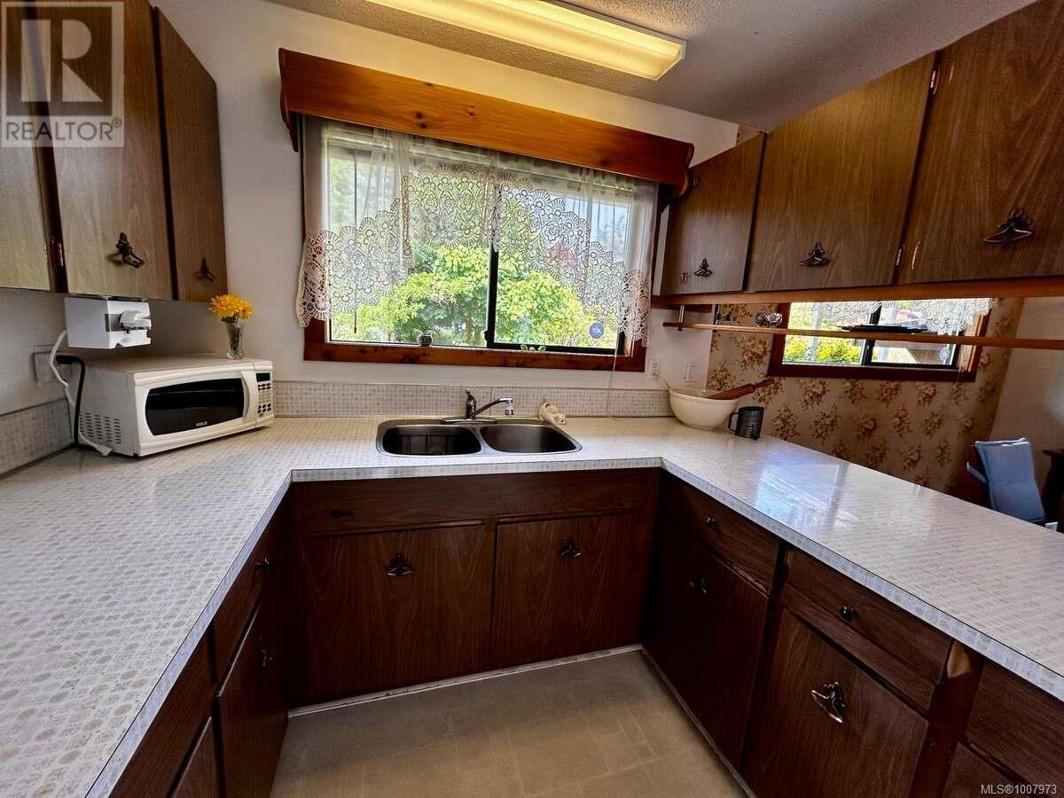 6965 Nahwitti Ave, Port Hardy