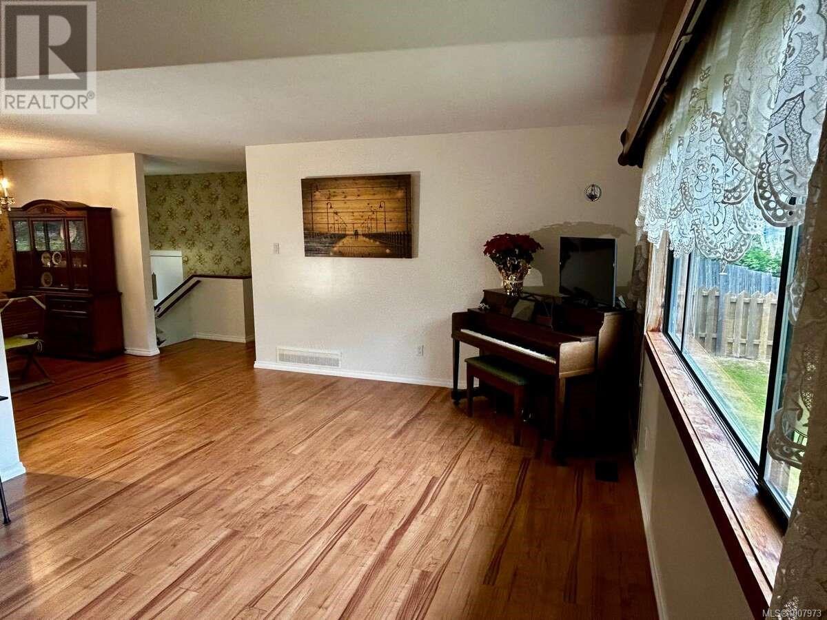 6965 Nahwitti Ave, Port Hardy