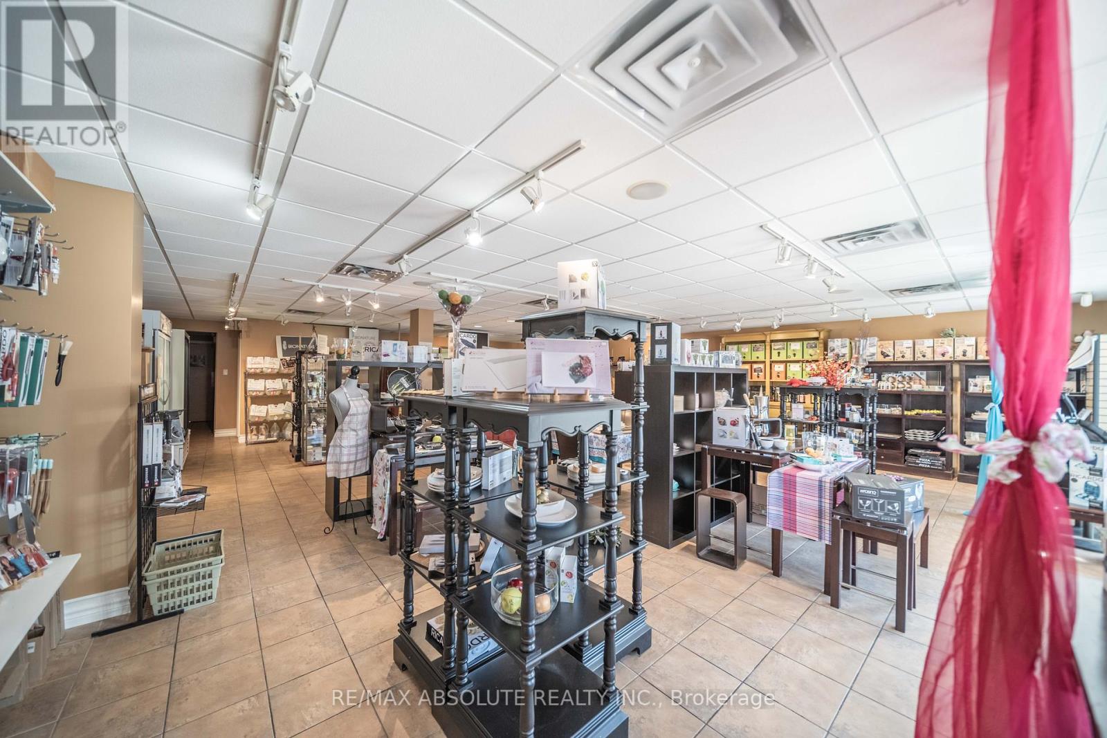 Photo 17 of 993 Notre Dame Street, Russell ON