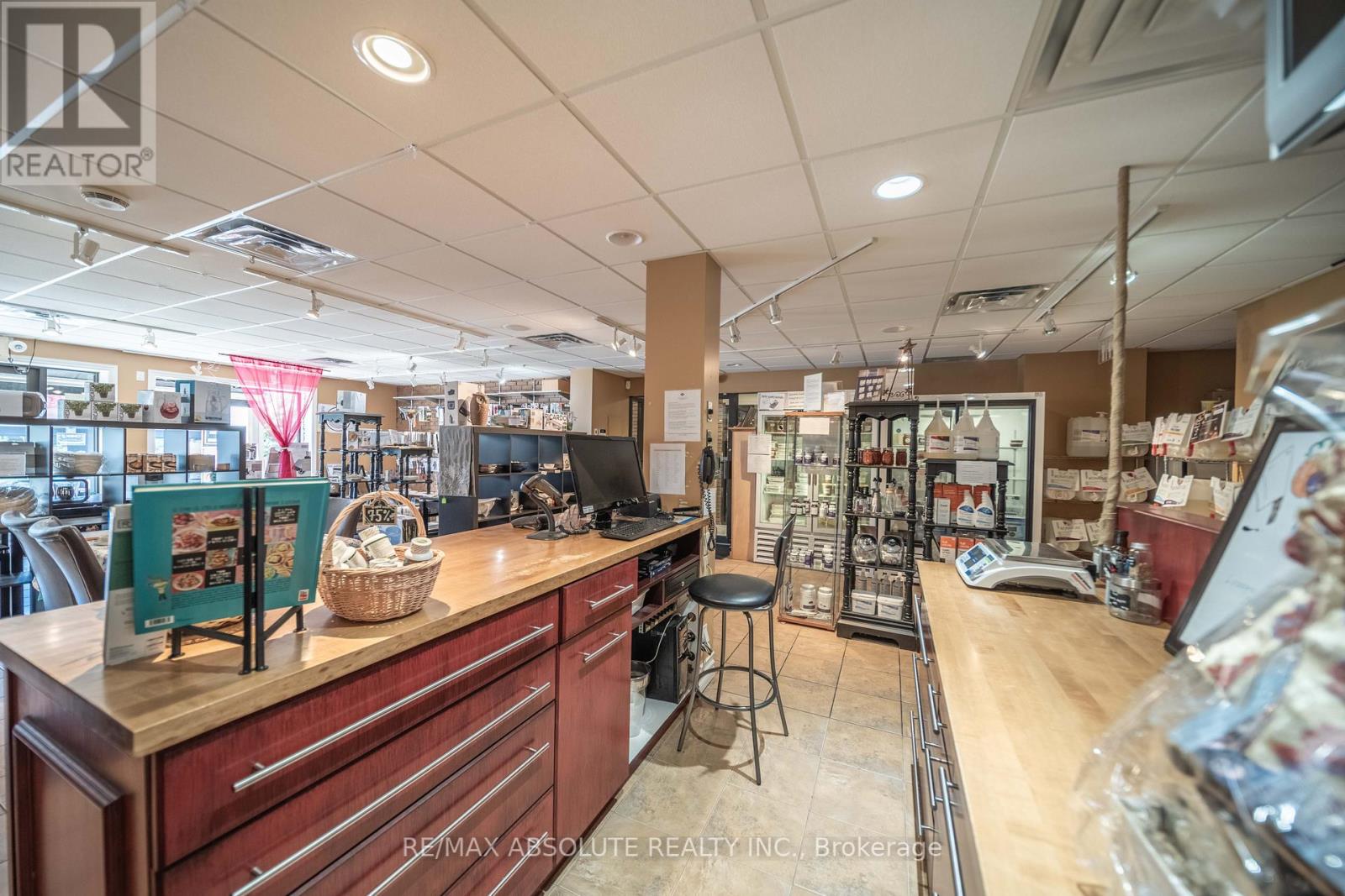 Photo 11 of 993 Notre Dame Street, Russell ON