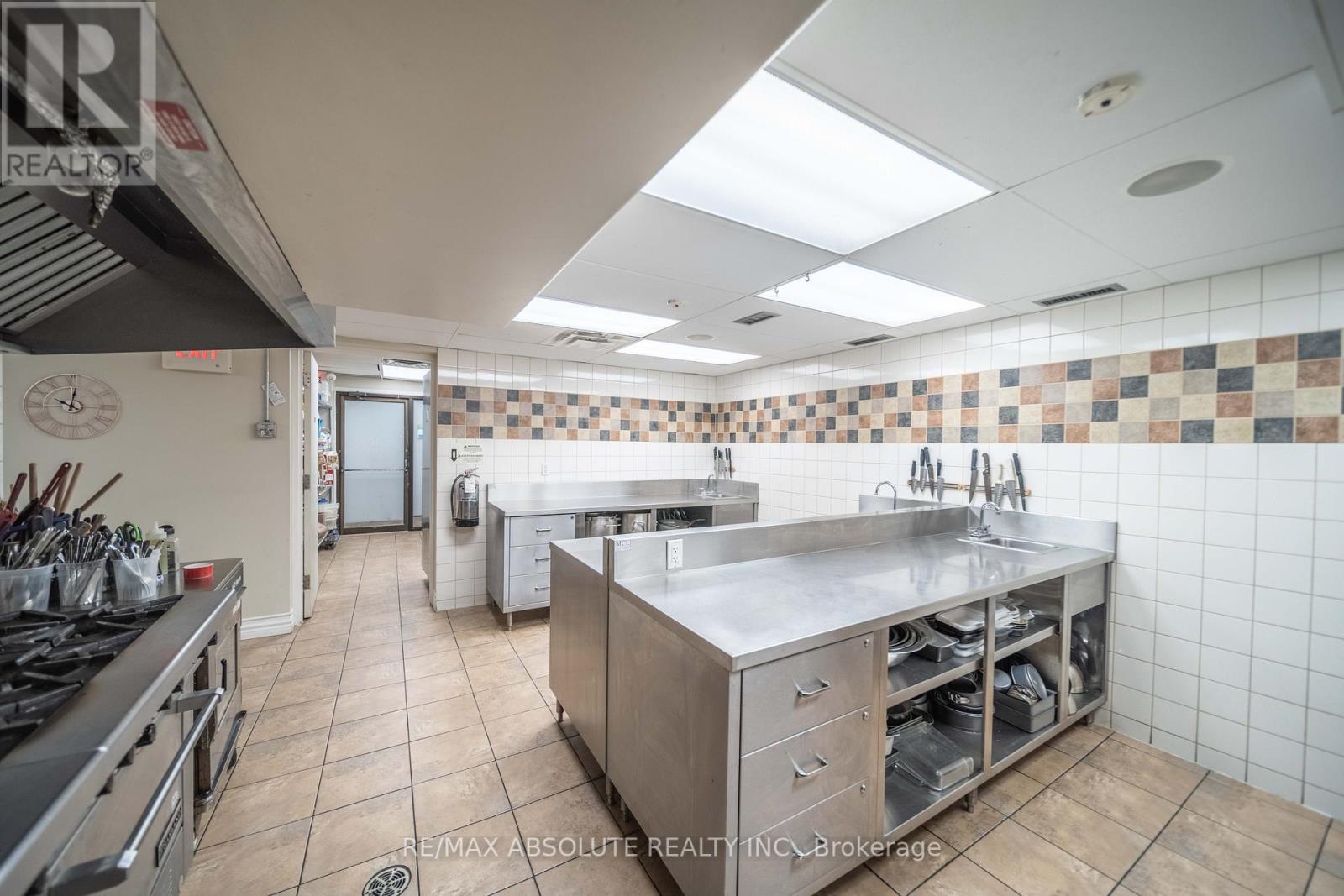 Photo 5 of 993 Notre Dame Street, Russell ON