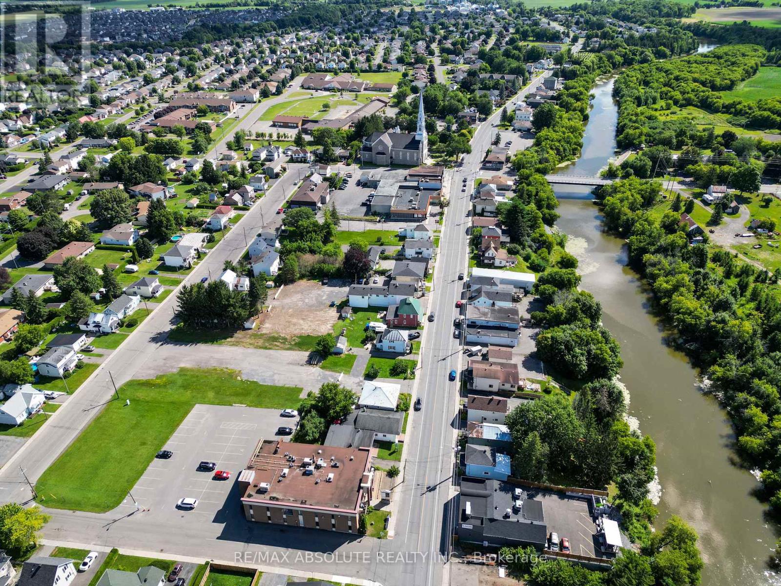 Photo 16 of 993 Notre Dame Street, Russell ON