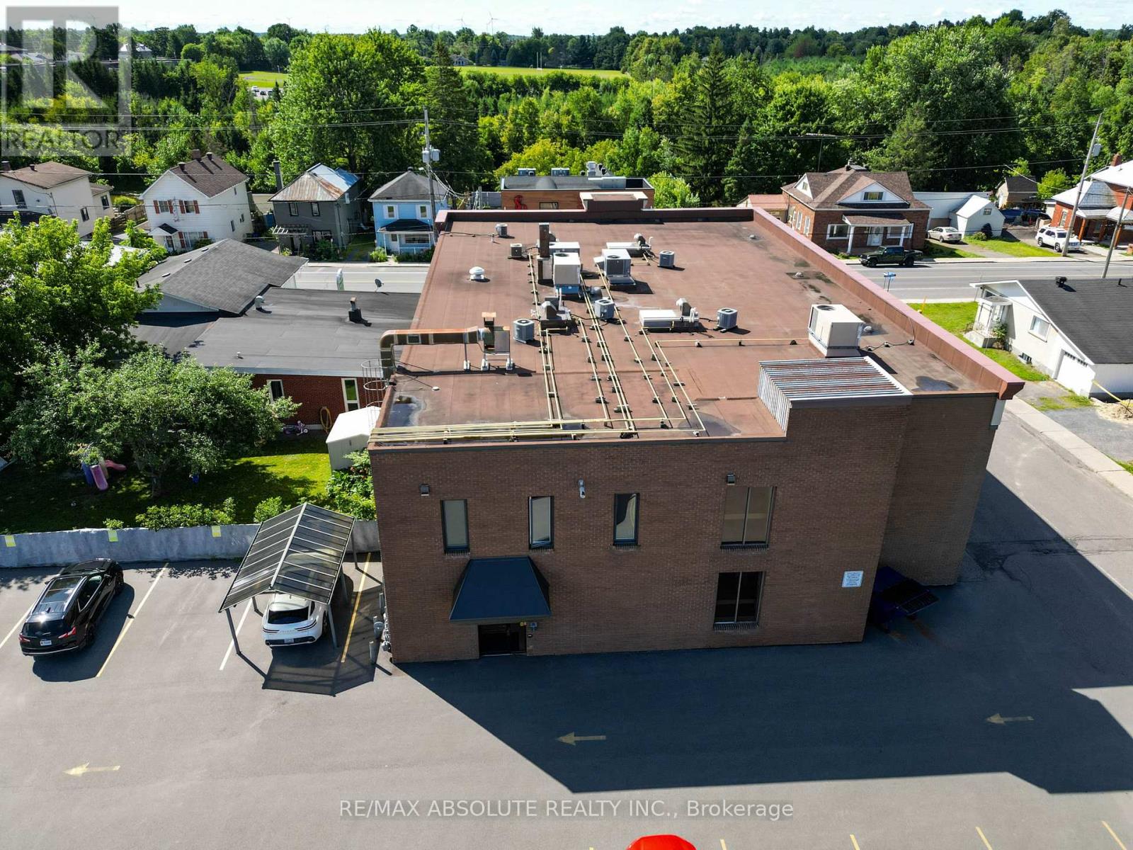 Photo 2 of 993 Notre Dame Street, Russell ON