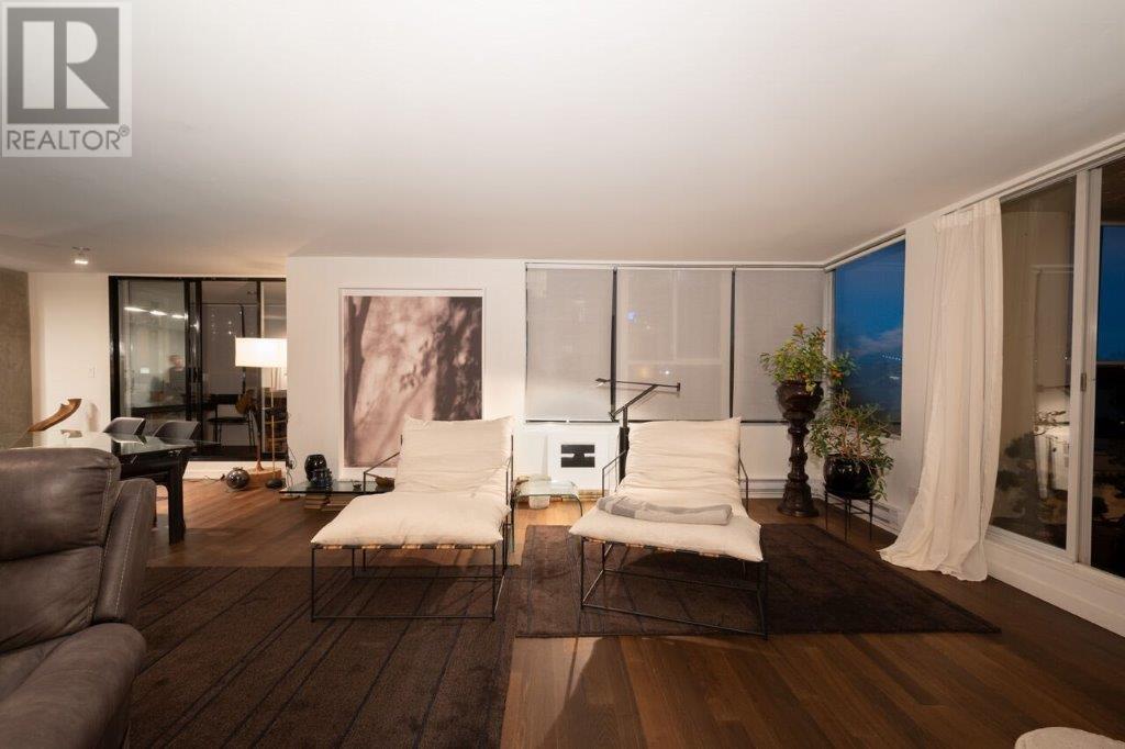 Photo 9 of 400 1819 Bellevue Avenue, West Vancouver BC