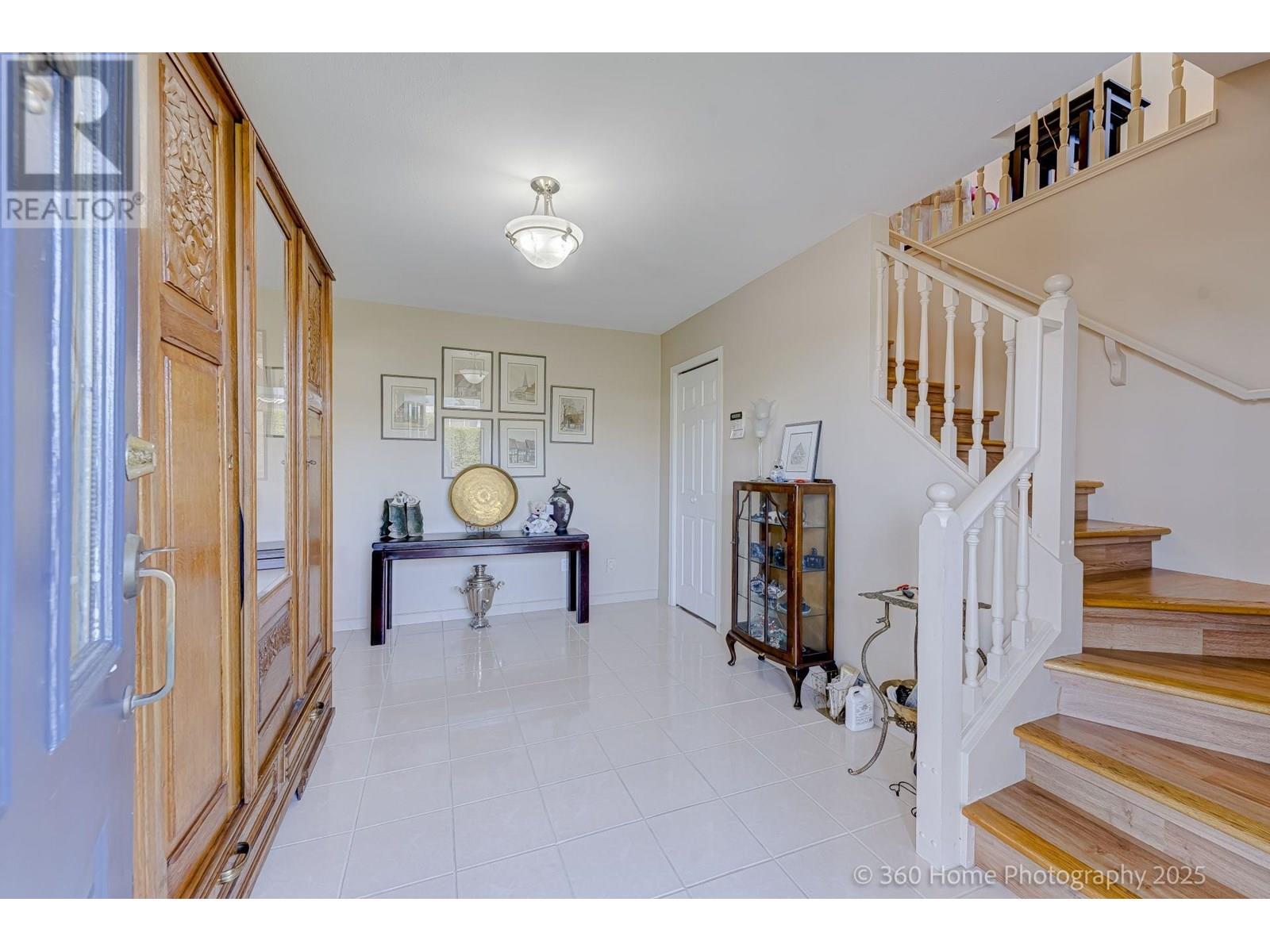 Photo 2 of 6534 Holly Park Drive, Delta BC