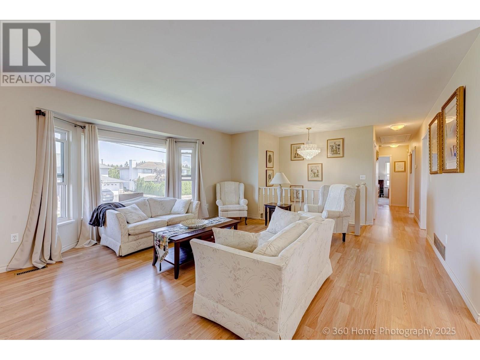 Photo 10 of 6534 Holly Park Drive, Delta BC