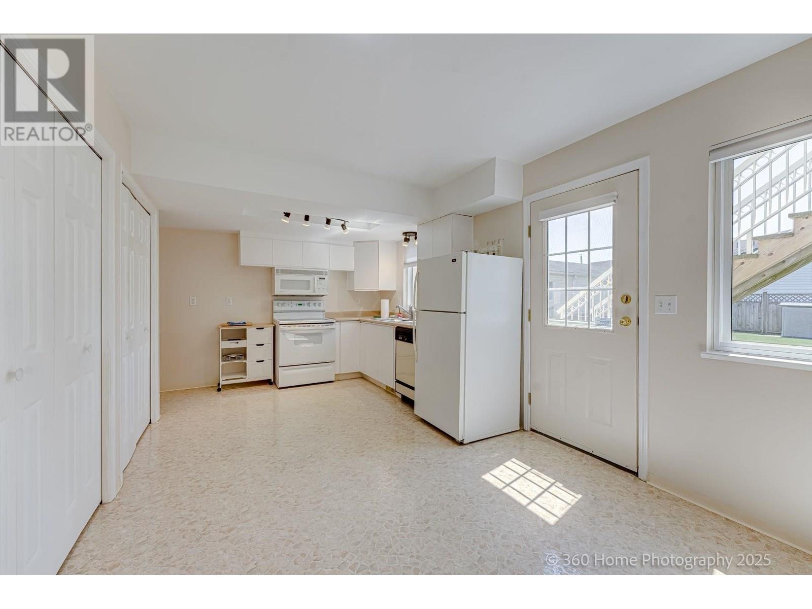 Photo 23 of 6534 Holly Park Drive, Delta BC
