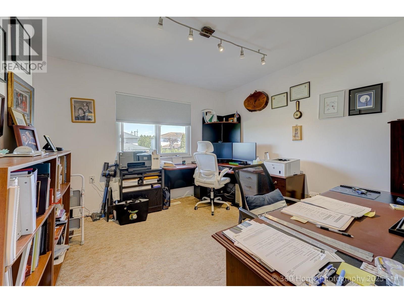 Photo 11 of 6534 Holly Park Drive, Delta BC