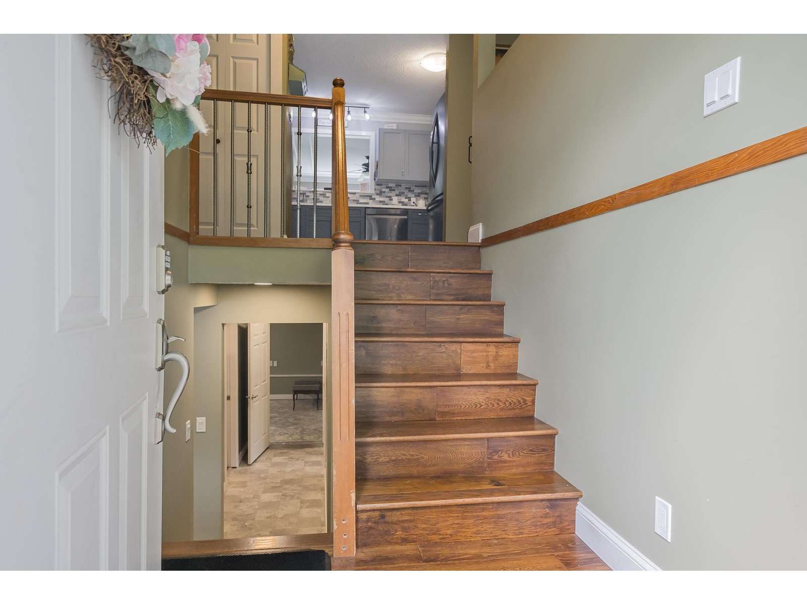 Photo 15 of 25035 10 Avenue, Langley BC