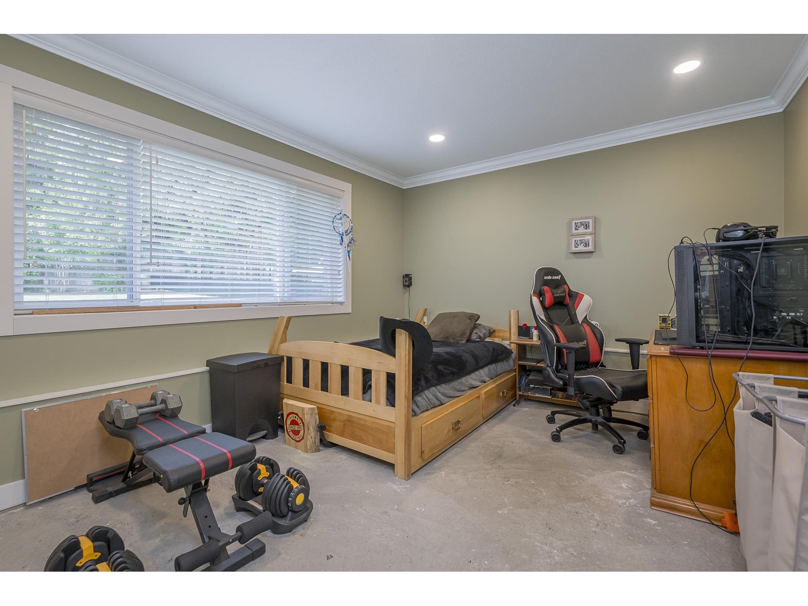Photo 3 of 25035 10 Avenue, Langley BC