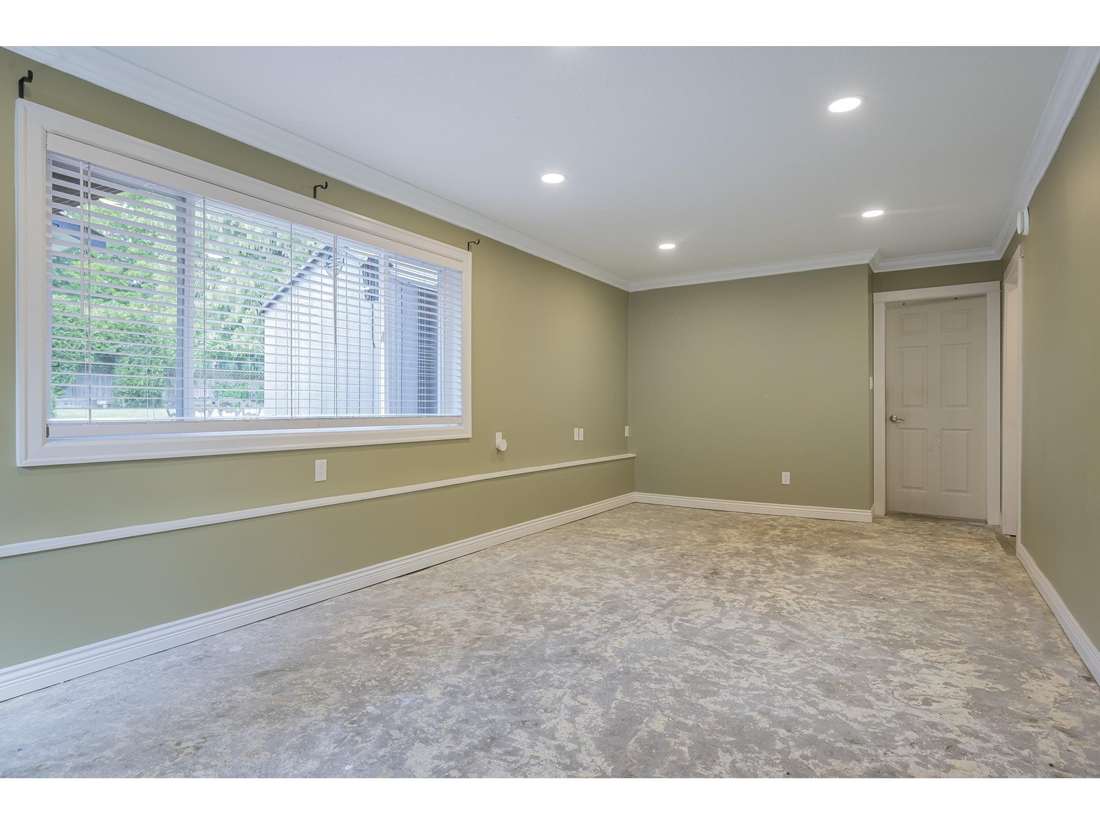 Photo 18 of 25035 10 Avenue, Langley BC