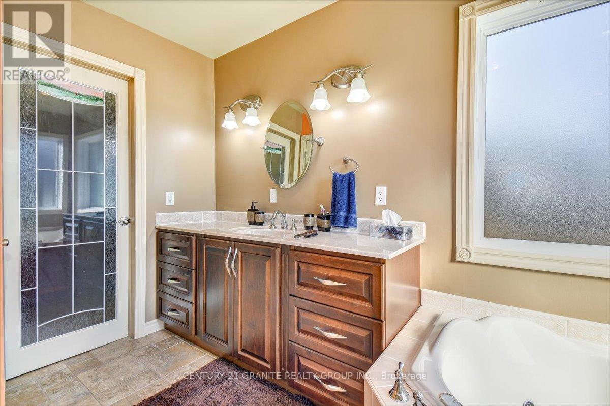 Photo 15 of 52 Nicklaus Drive, Bancroft ON