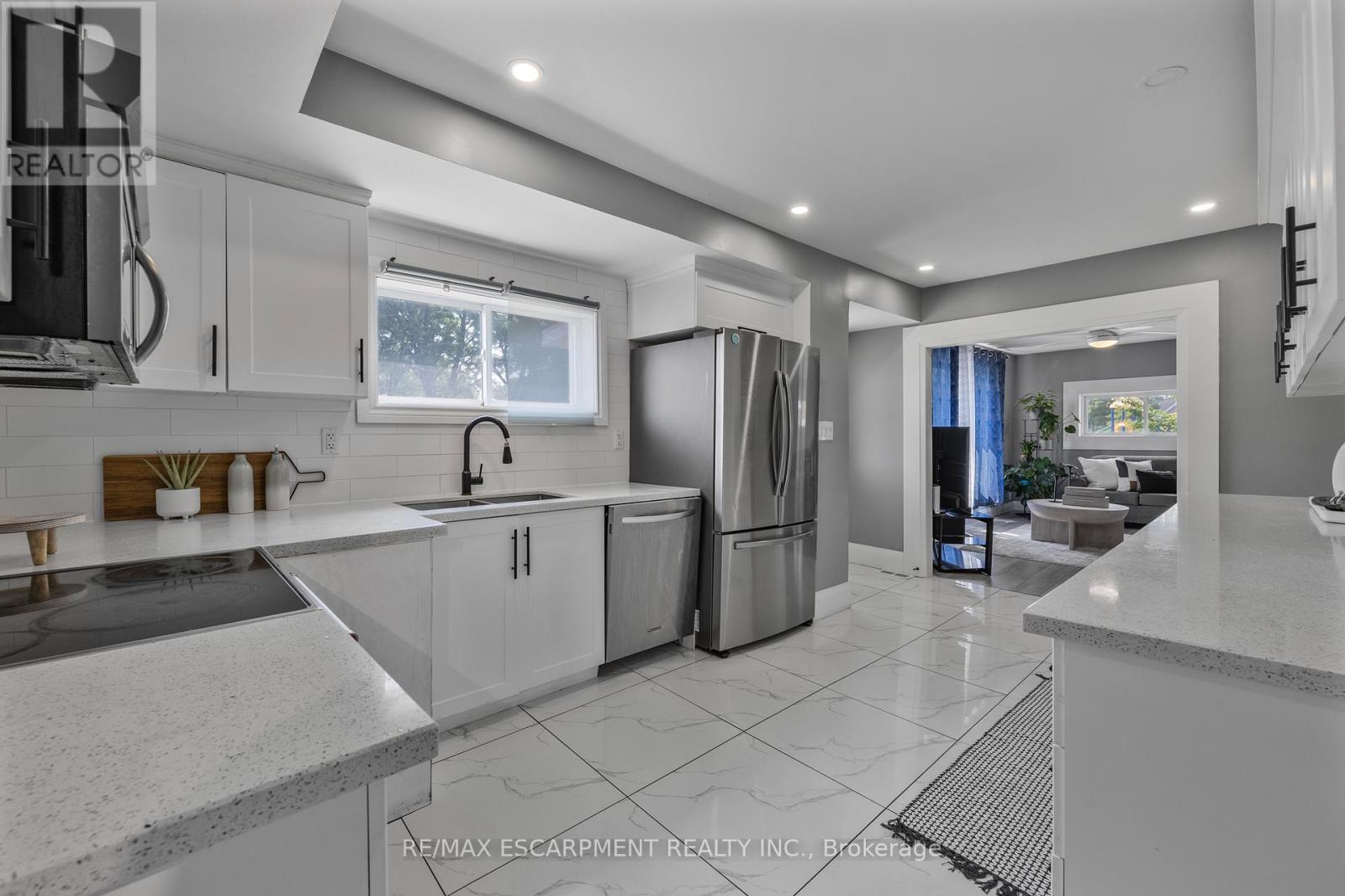 Photo 4 of 55 Allan Avenue, Hamilton ON