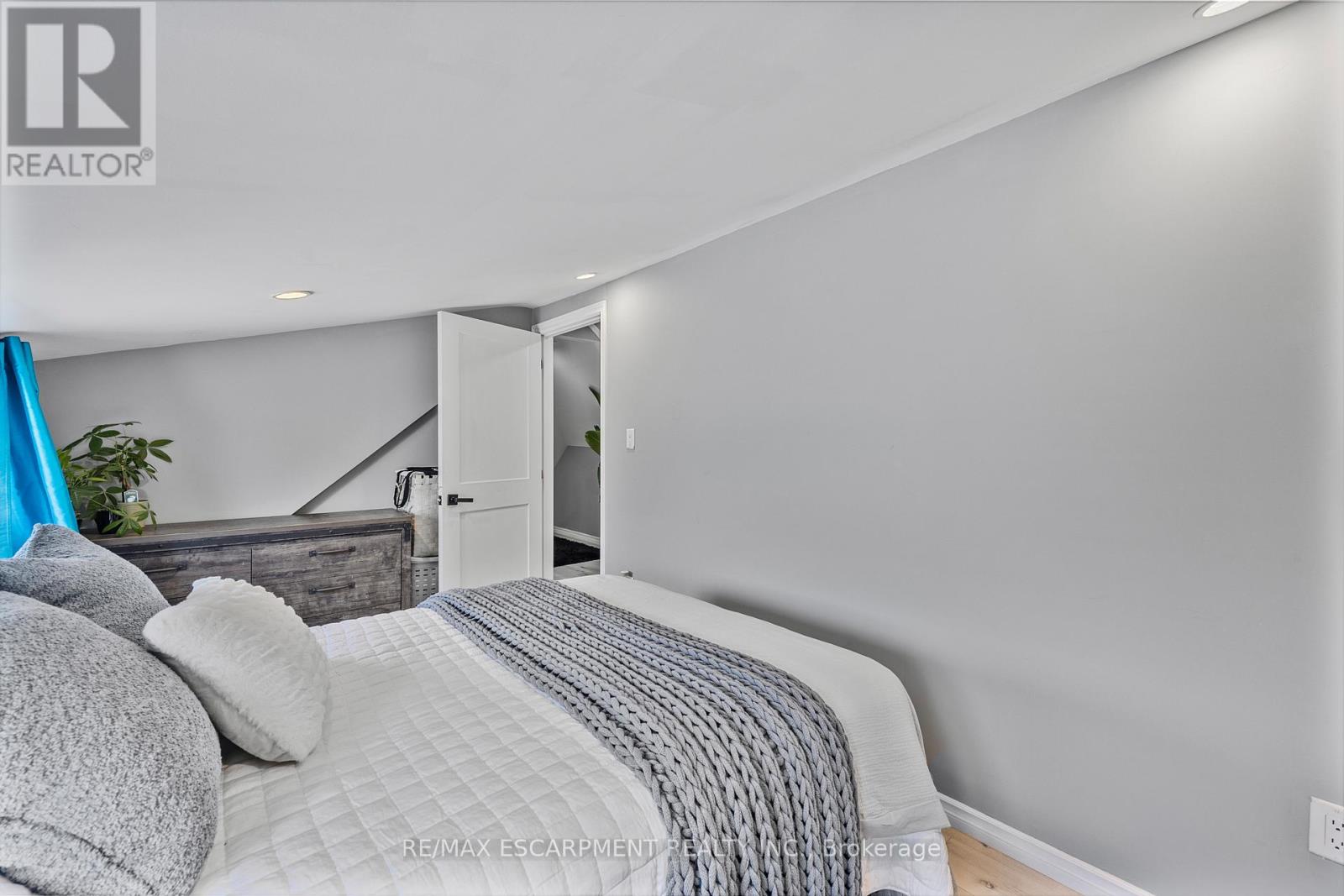 Photo 30 of 55 Allan Avenue, Hamilton ON