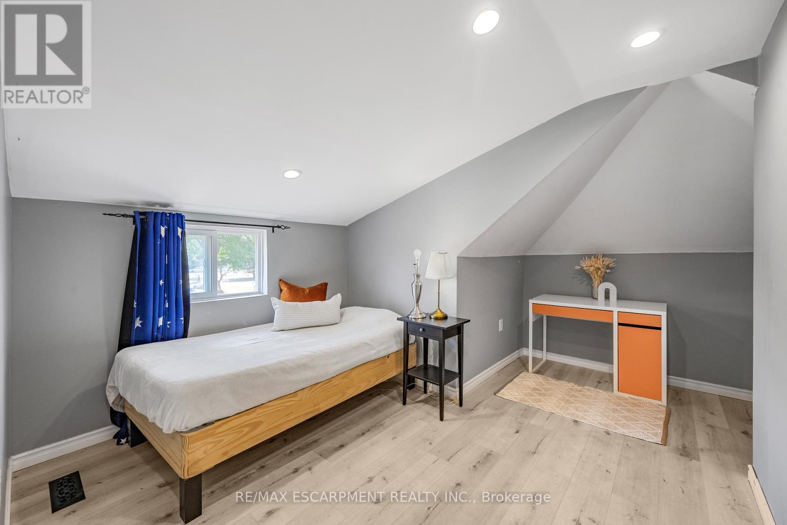 Photo 17 of 55 Allan Avenue, Hamilton ON