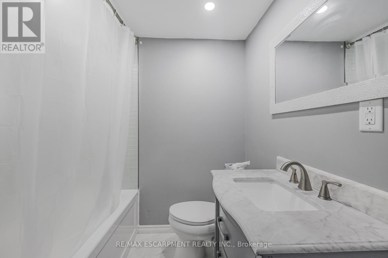 Photo 3 of 55 Allan Avenue, Hamilton ON