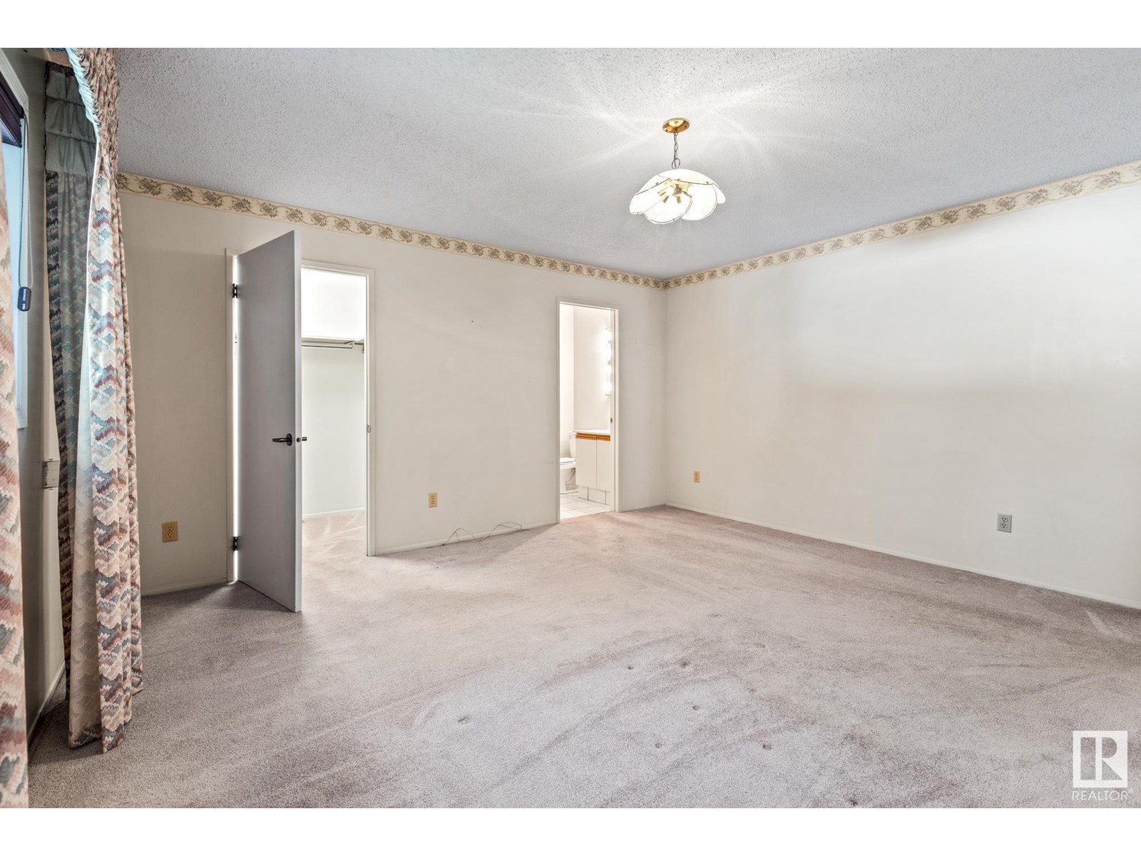 Photo 38 of 1126 105 St Nw, Edmonton AB