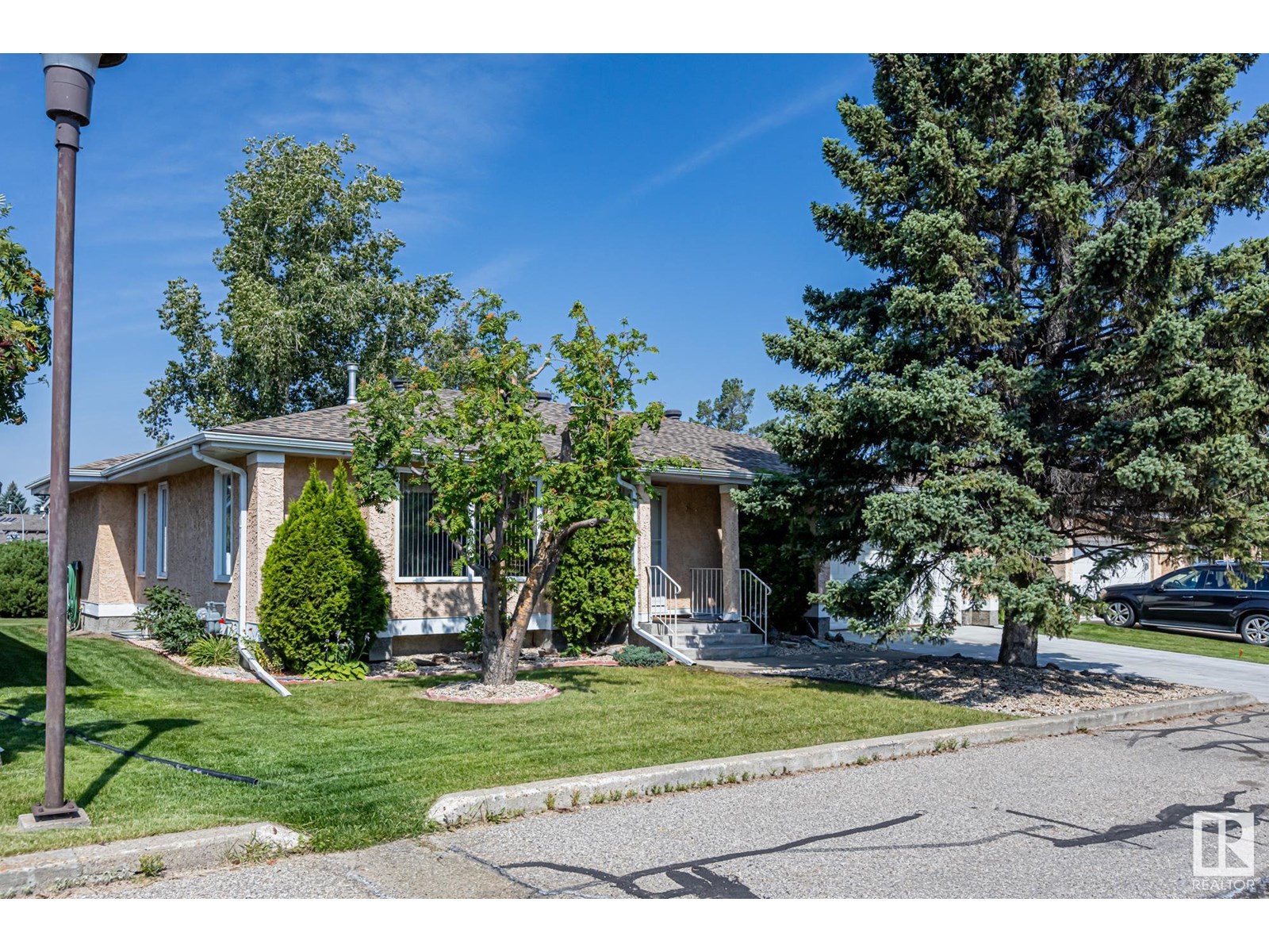 Photo 64 of 1126 105 St Nw, Edmonton AB
