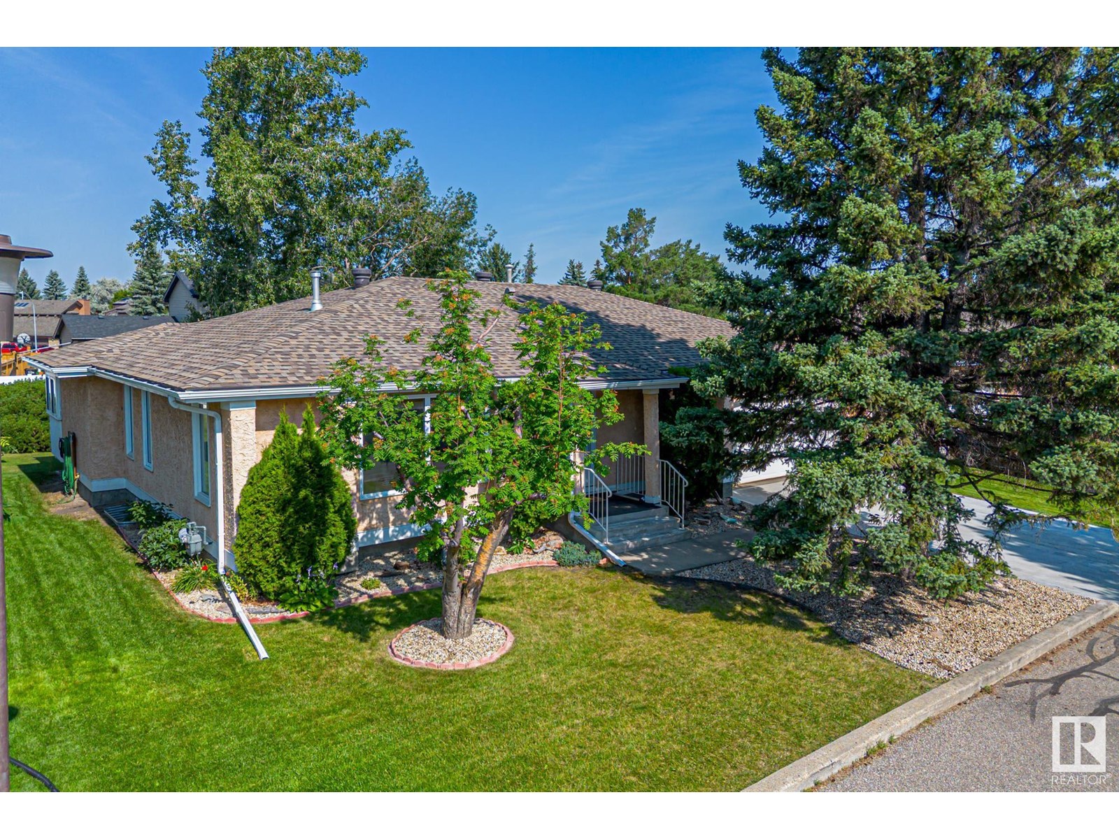 Photo 32 of 1126 105 St Nw, Edmonton AB