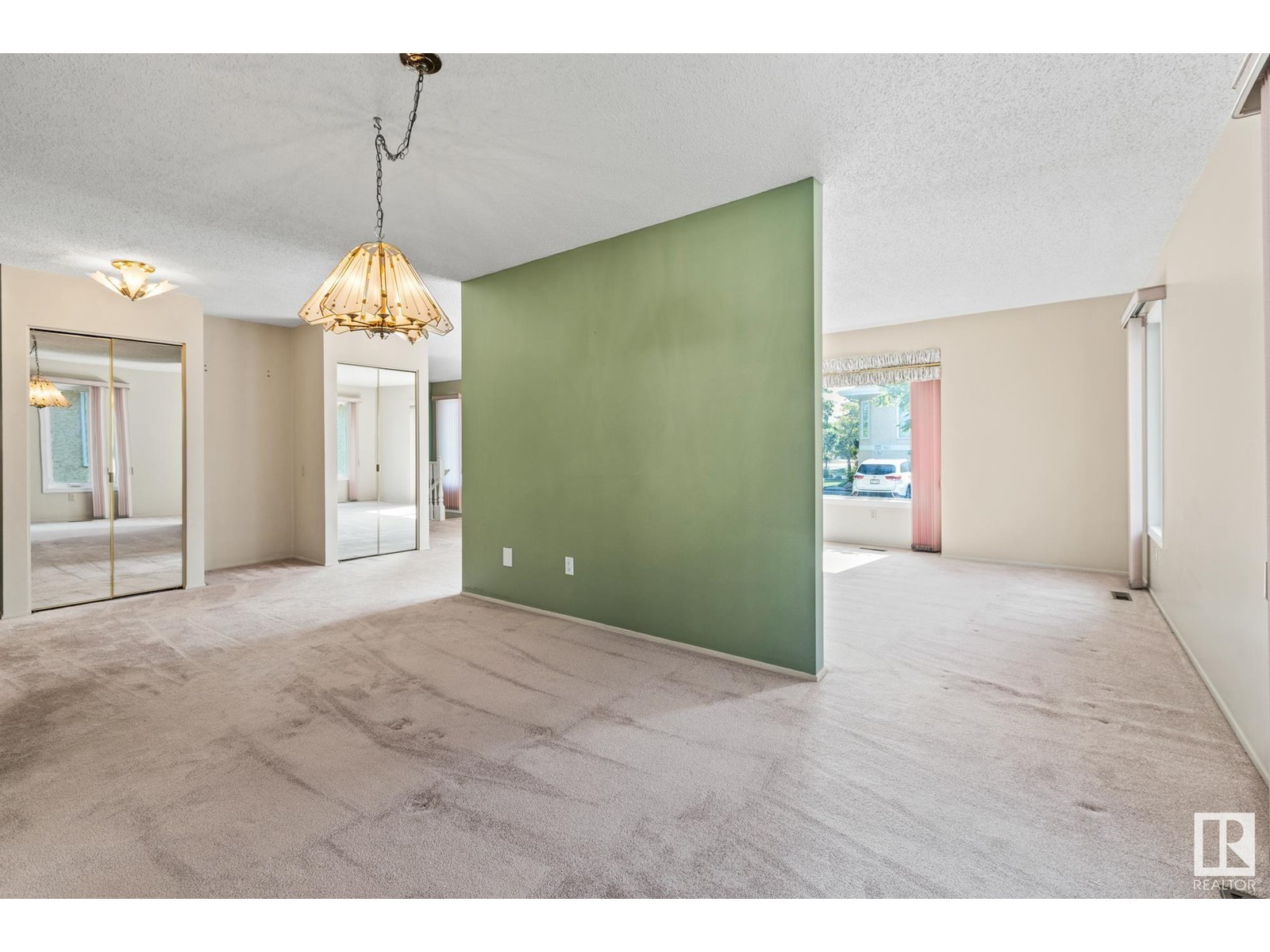 Photo 2 of 1126 105 St Nw, Edmonton AB