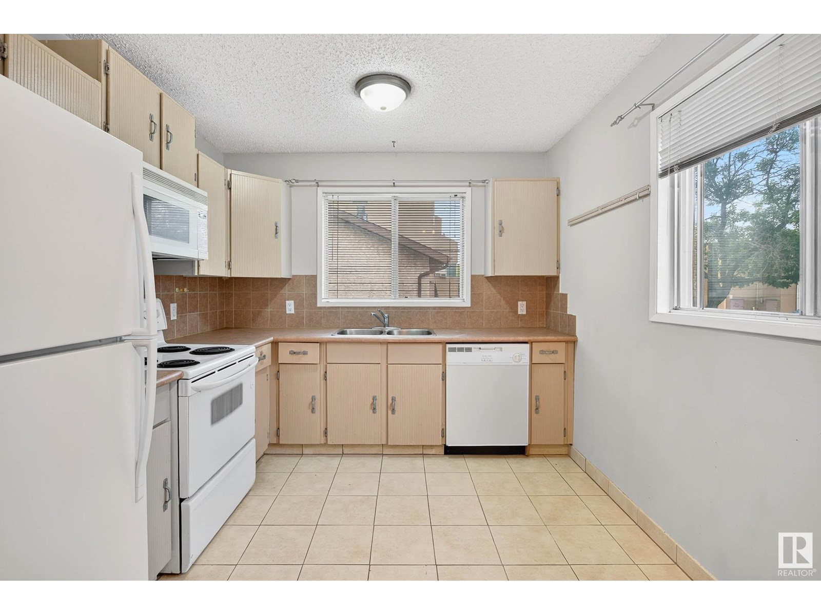 Photo 6 of 12414 112 Av Nw, Edmonton AB