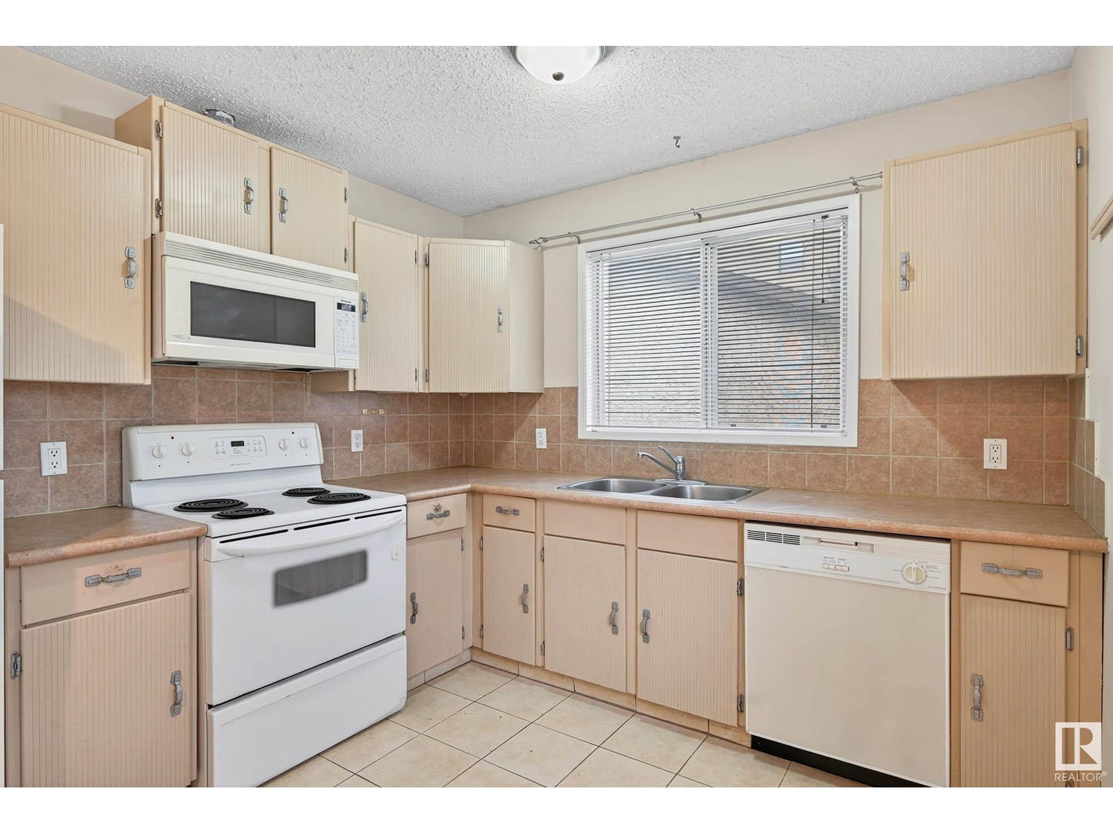Photo 7 of 12414 112 Av Nw, Edmonton AB