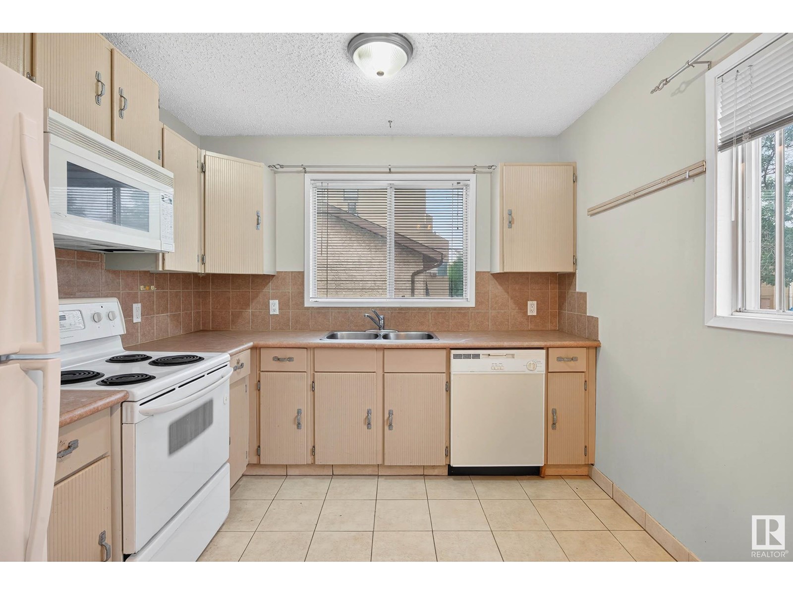 Photo 5 of 12414 112 Av Nw, Edmonton AB