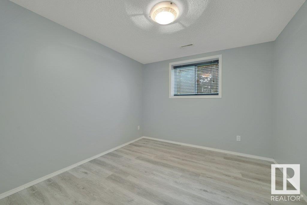 Photo 2 of 614 Kulawy Pl Nw, Edmonton AB
