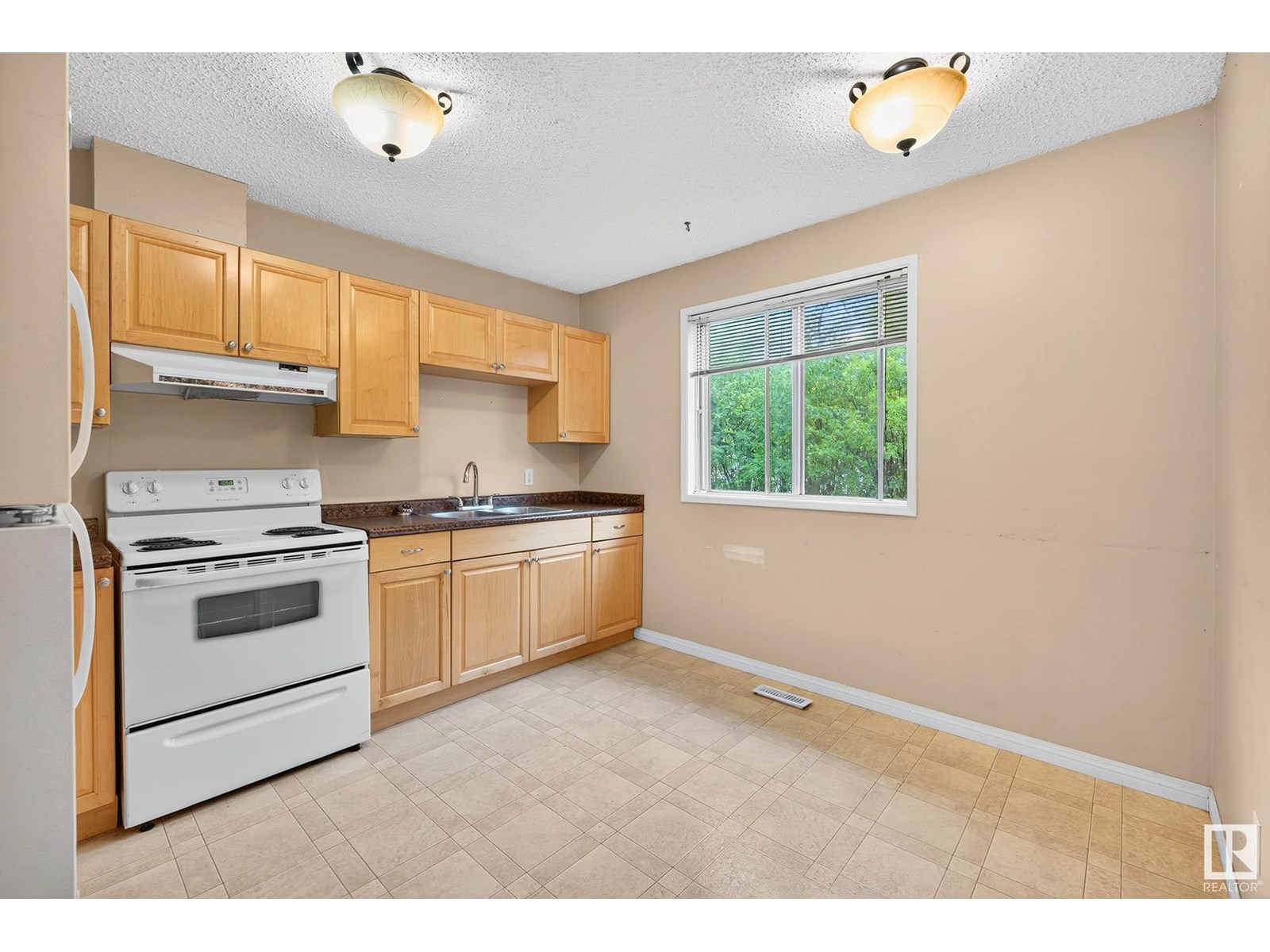 Photo 2 of 11205 125 St Nw, Edmonton AB