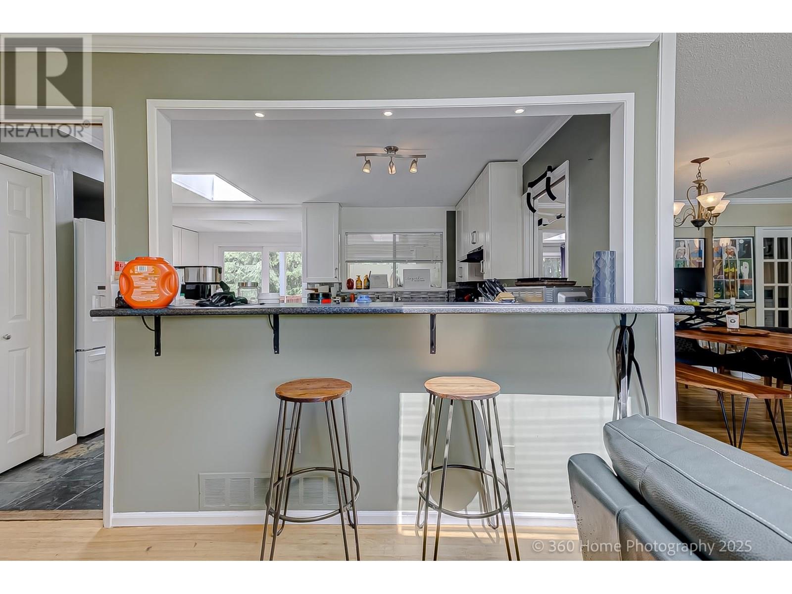 Photo 5 of 5105 8 A Avenue, Delta BC