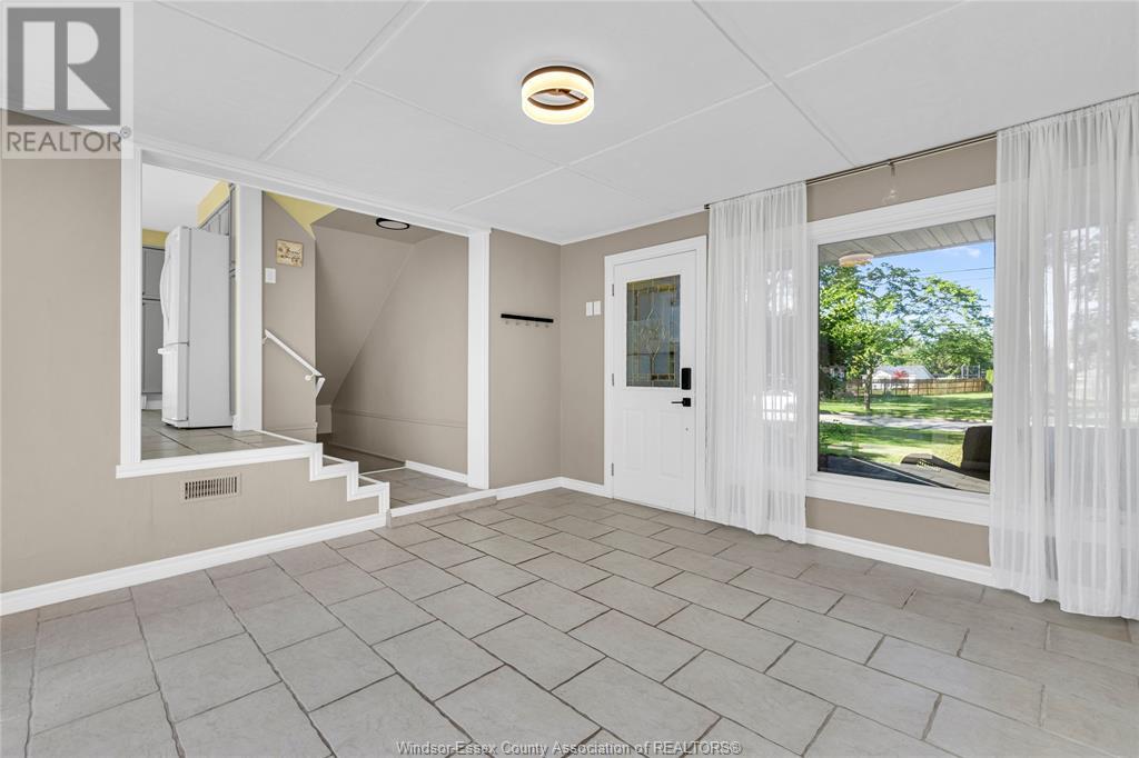 Photo 4 of 4330 Casgrain Drive, Windsor ON