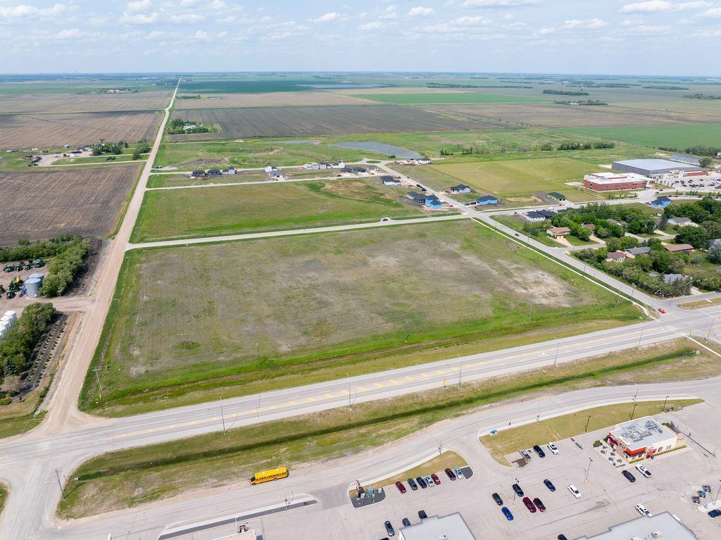Photo 17 of 21 Ridgemont Drive, Niverville MB