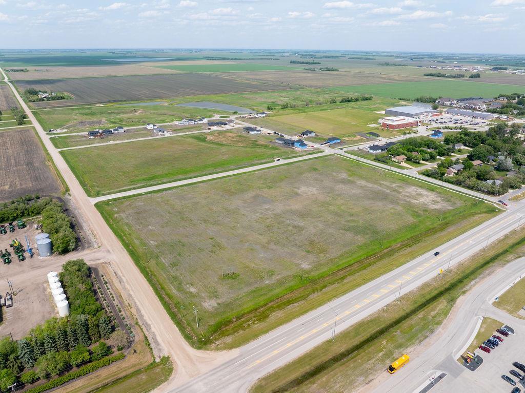 Photo 8 of 21 Ridgemont Drive, Niverville MB